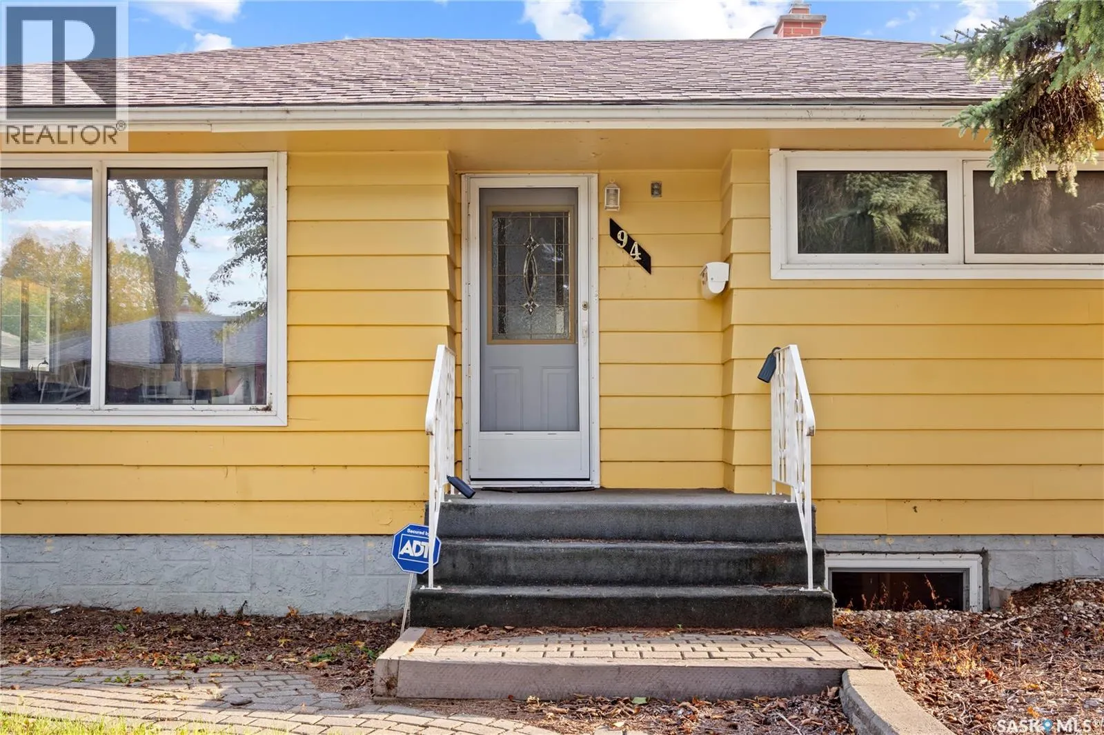 94 Dunning CRESCENT