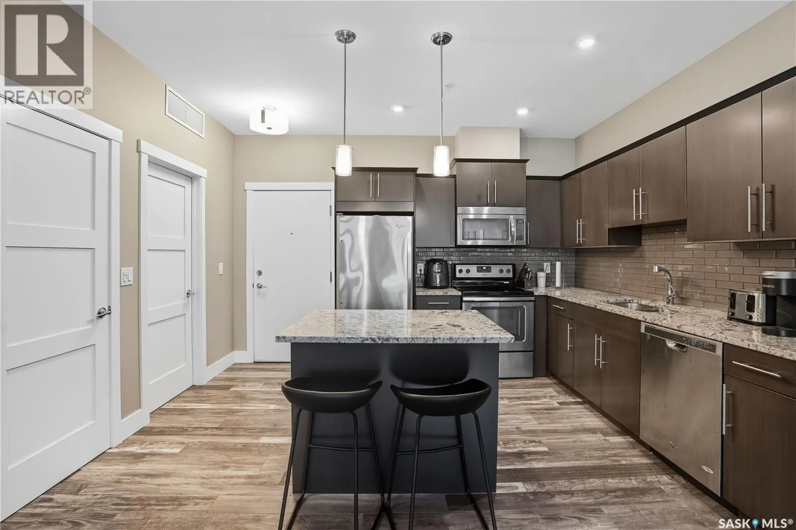 218 415 Maningas BEND