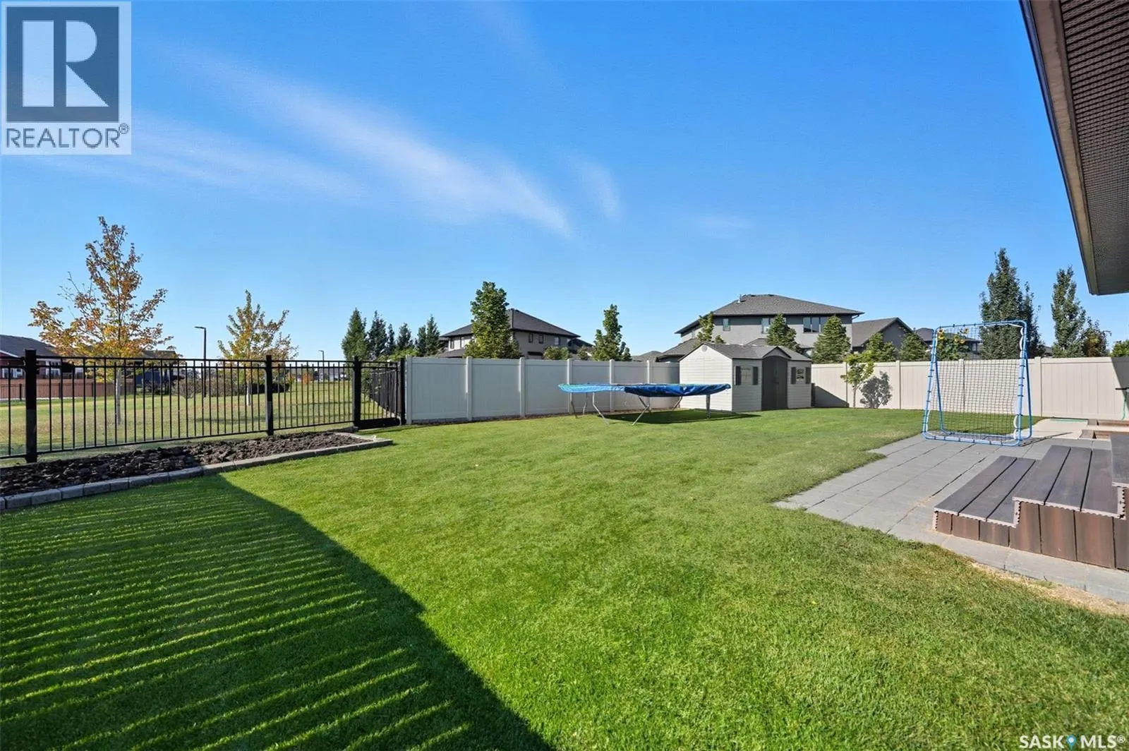 806 Gillies CRESCENT