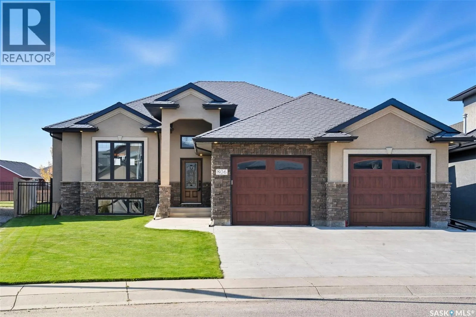 806 Gillies CRESCENT