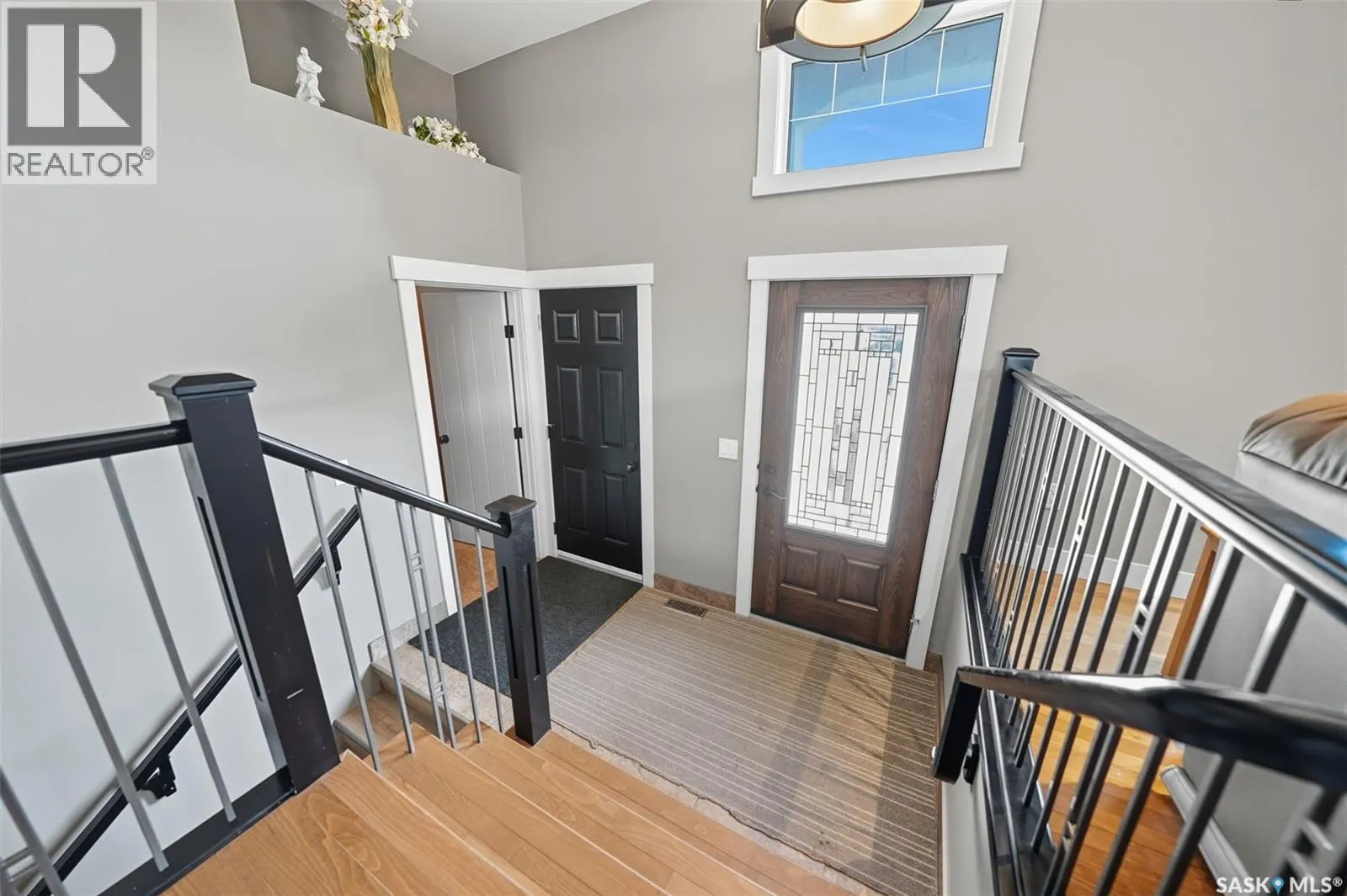 806 Gillies CRESCENT
