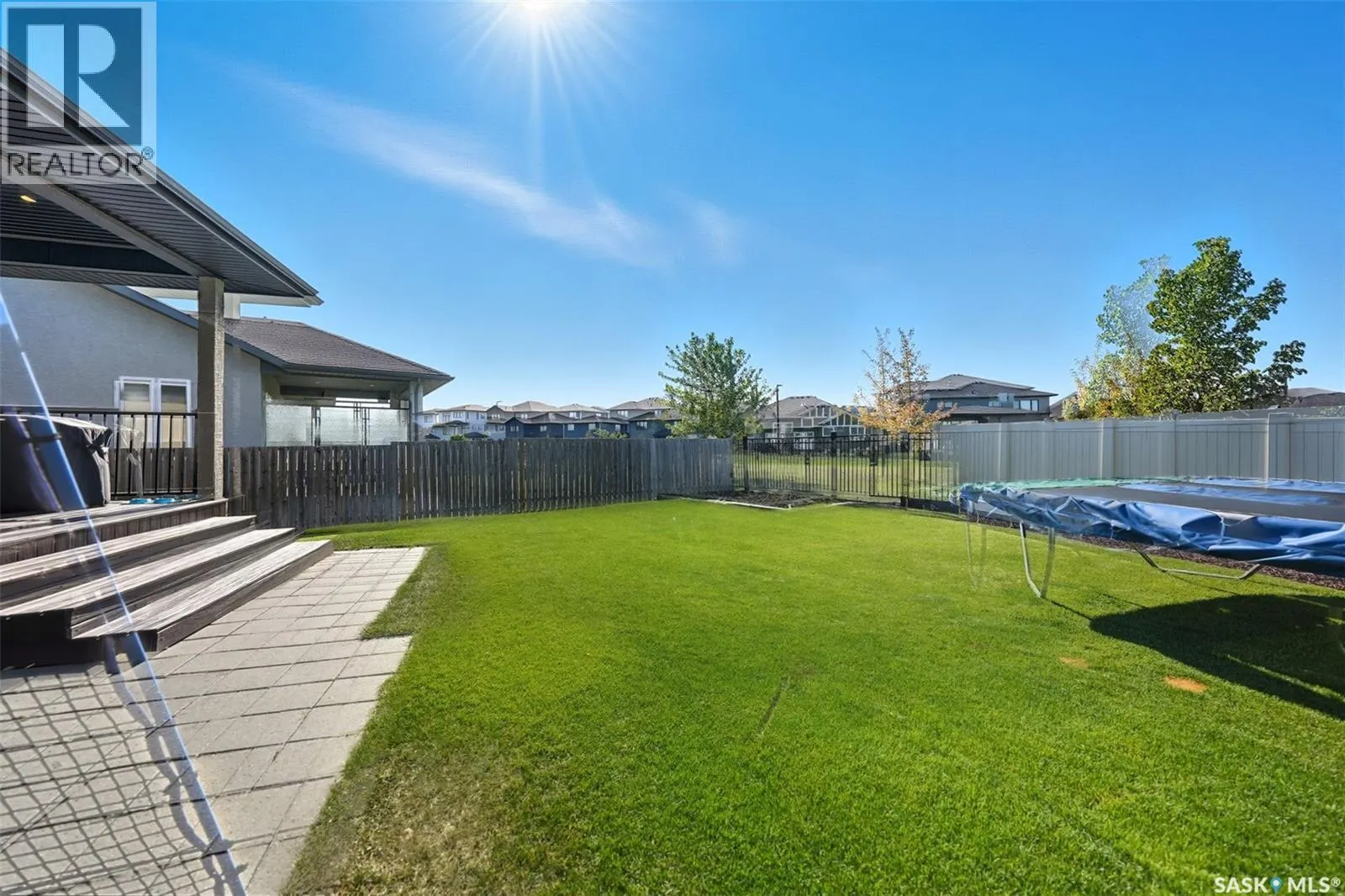 806 Gillies CRESCENT