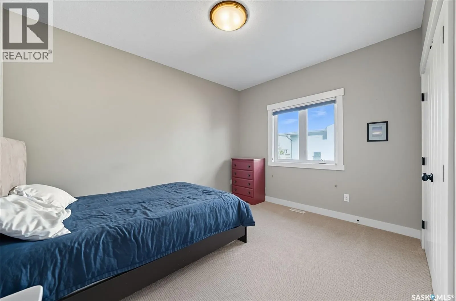 806 Gillies CRESCENT