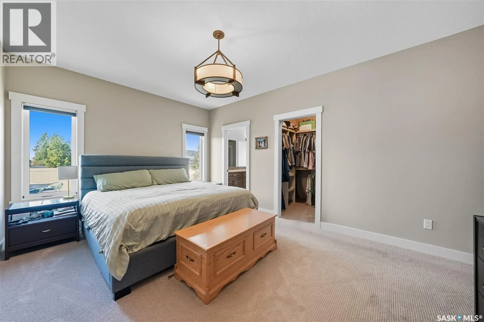 806 Gillies CRESCENT