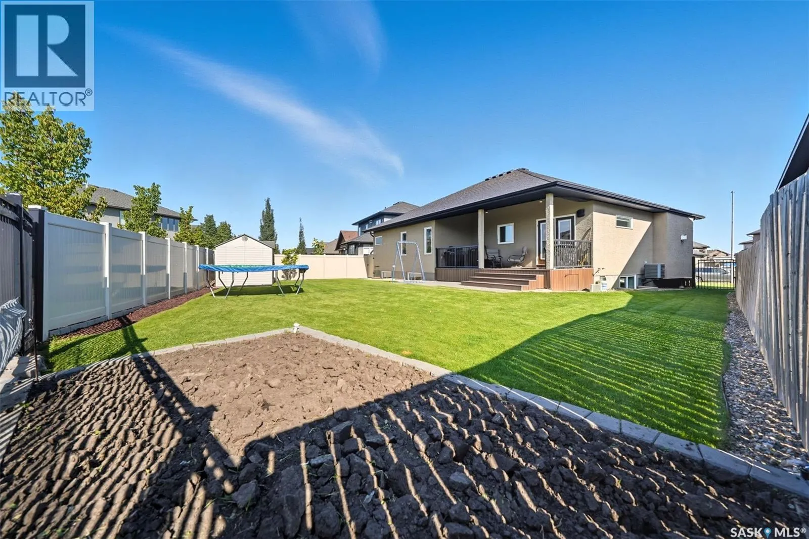 806 Gillies CRESCENT