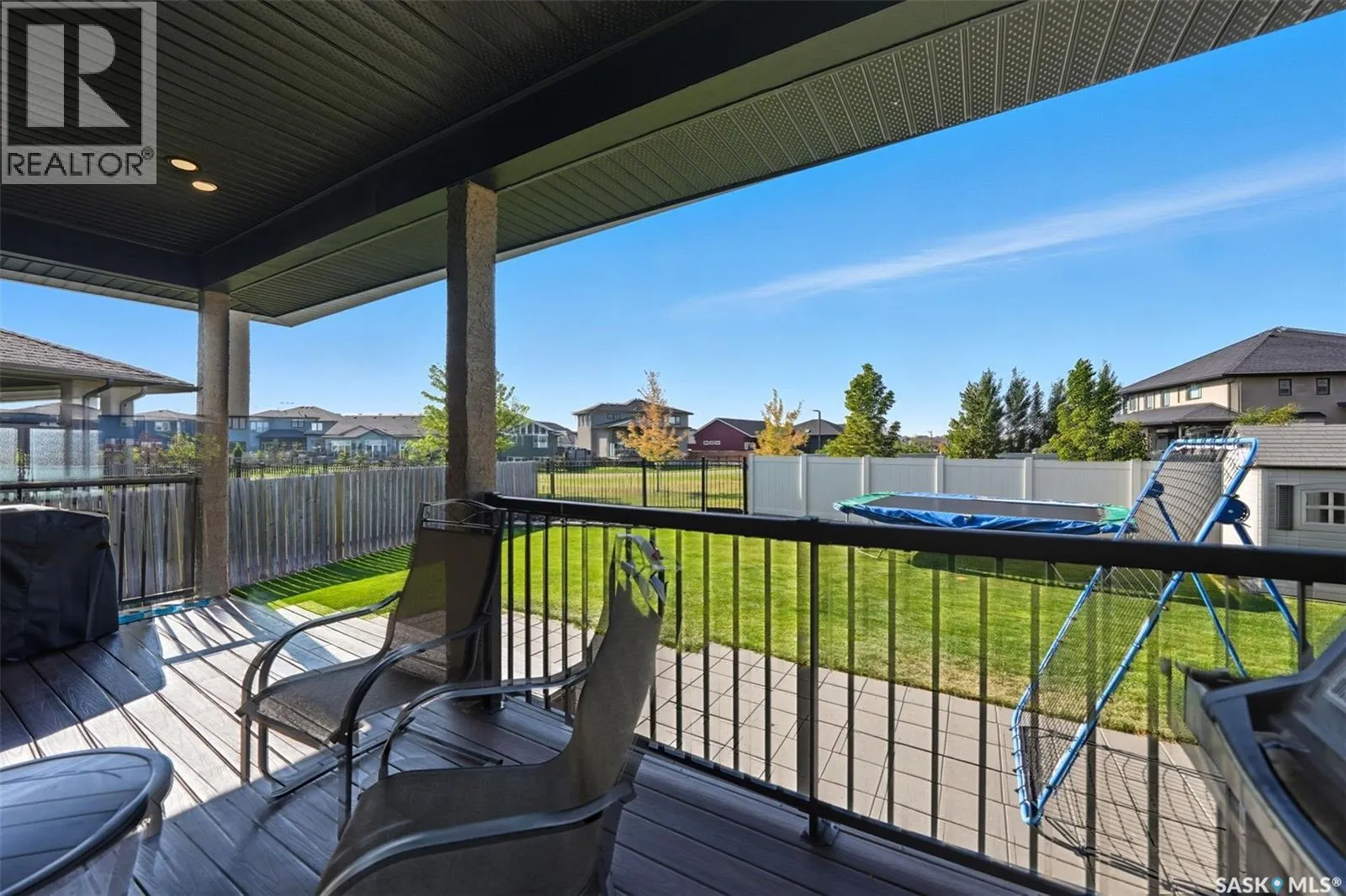 806 Gillies CRESCENT