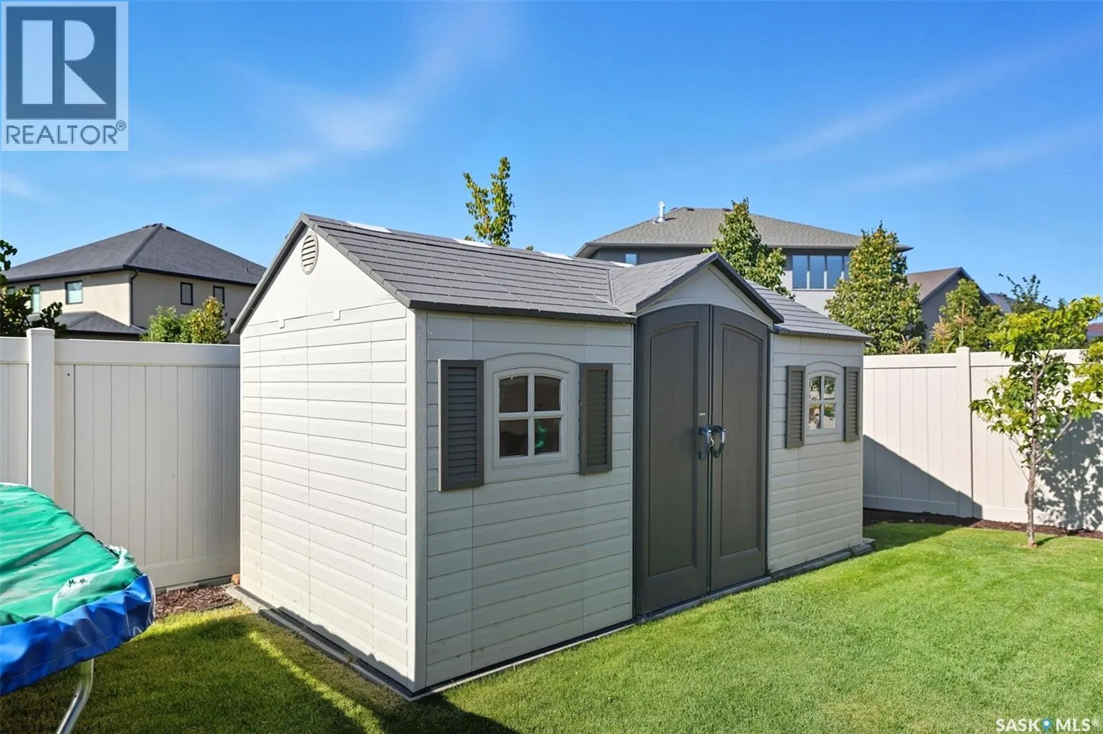806 Gillies CRESCENT
