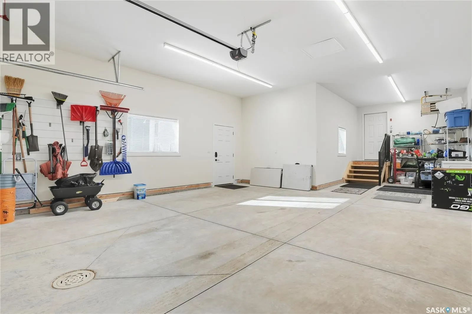 723 Underhill LANE