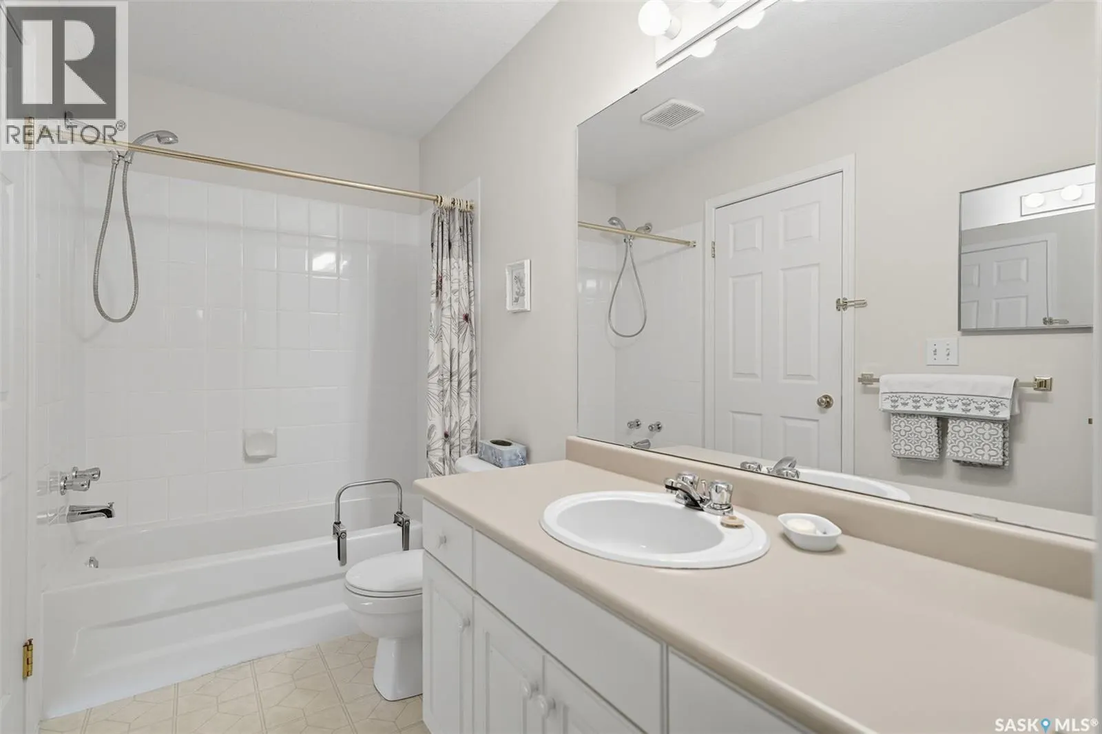 15 410 Keevil CRESCENT