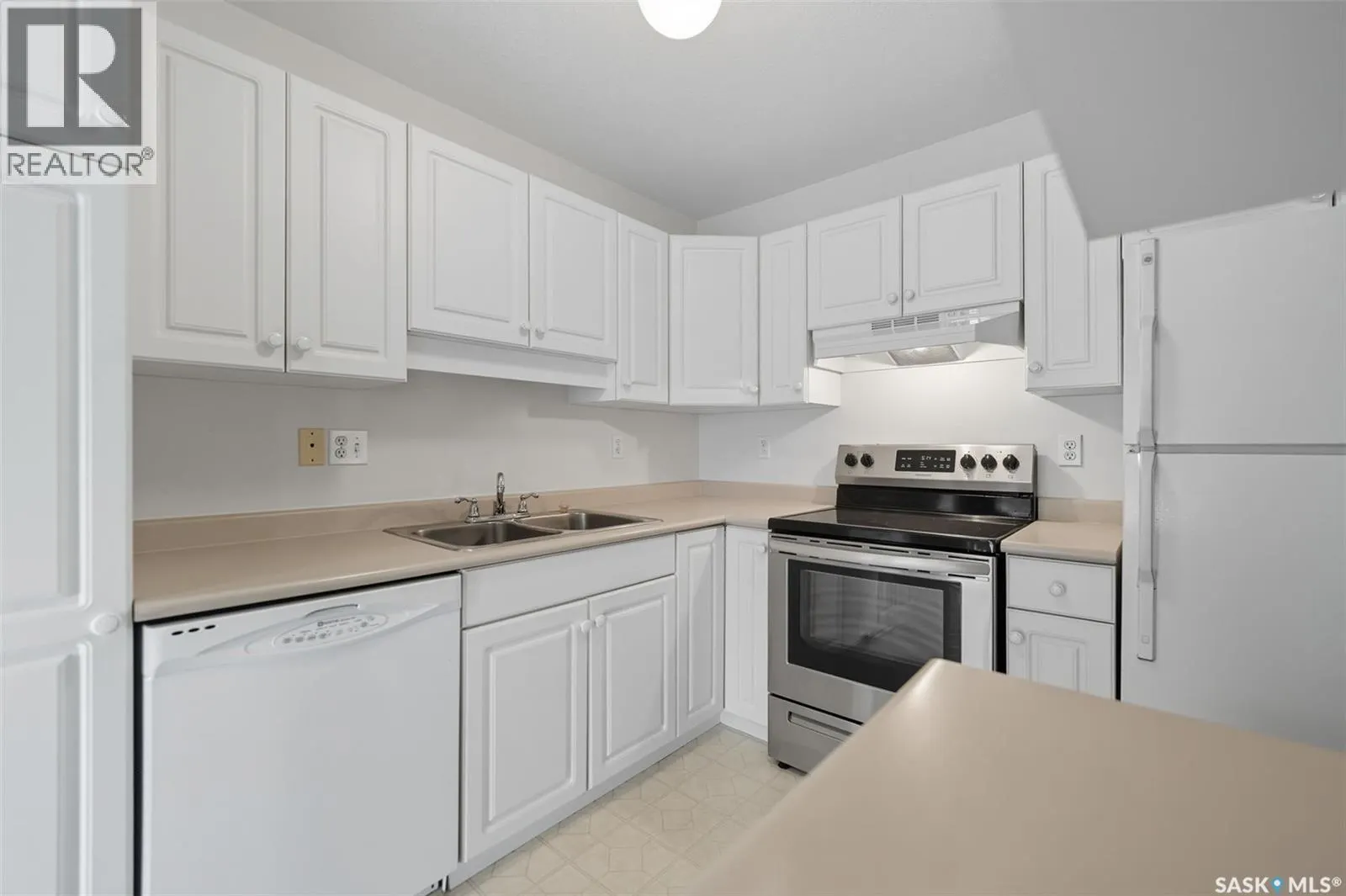15 410 Keevil CRESCENT