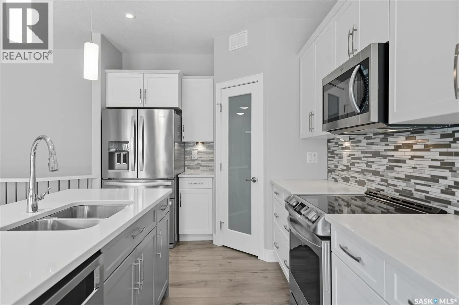 15 3206 11th STREET W