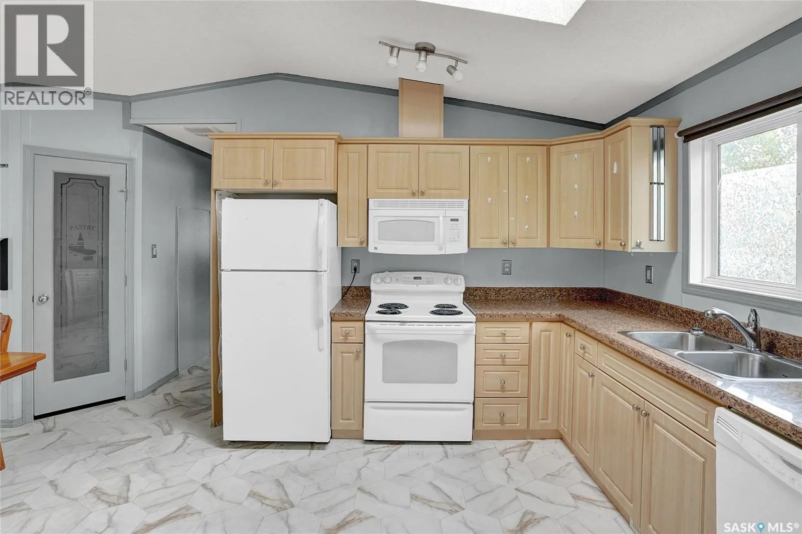 F2 1455 9th AVENUE NE