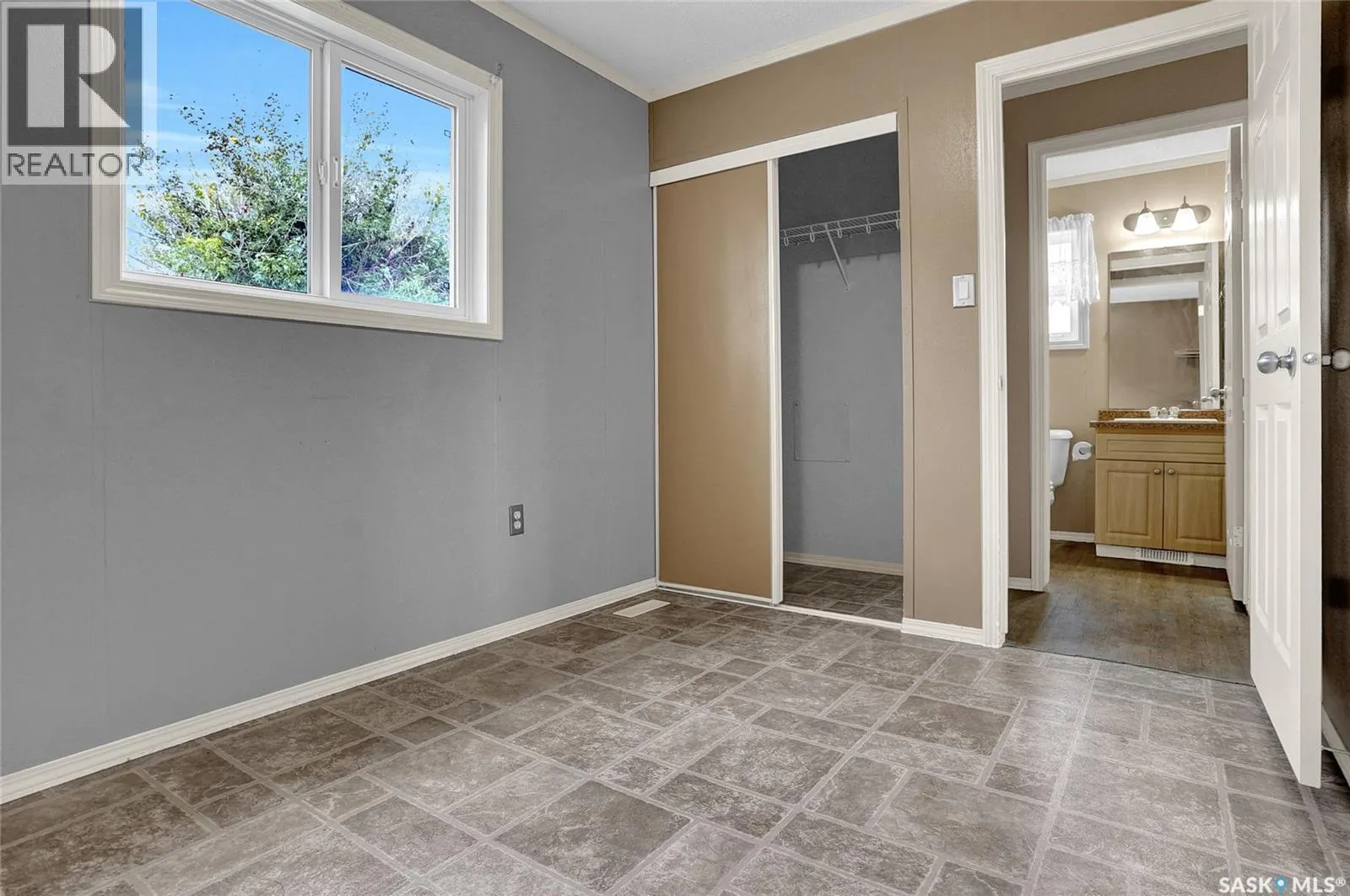 F2 1455 9th AVENUE NE