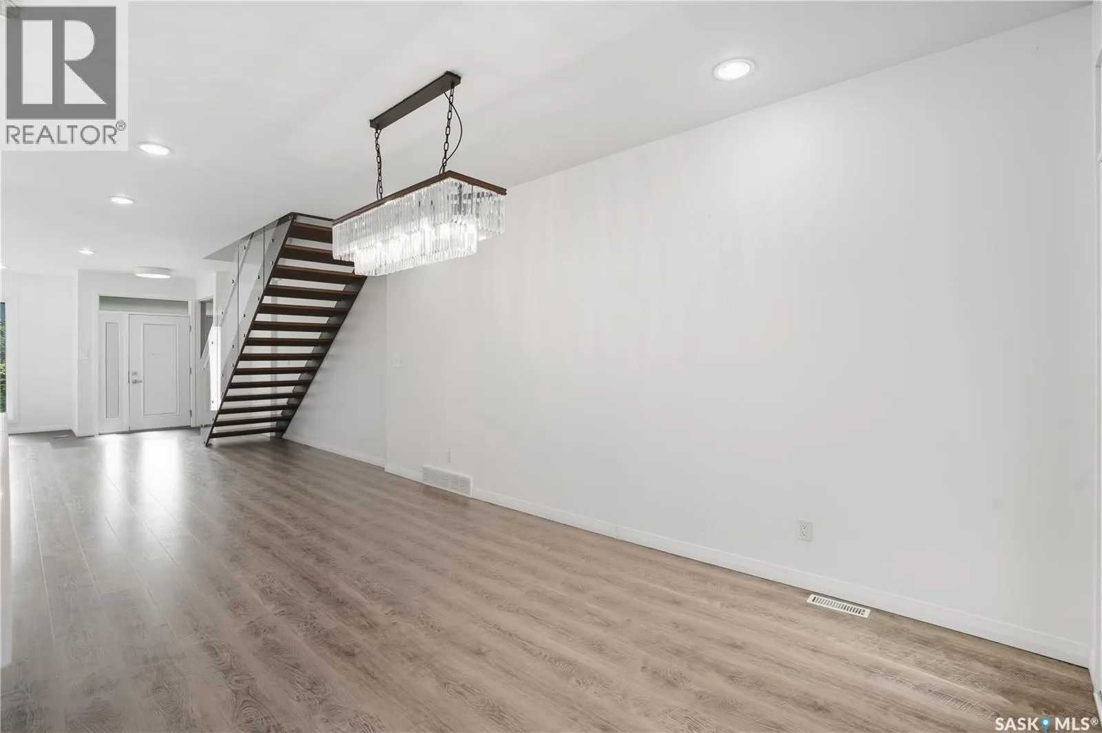 1105 7th STREET E