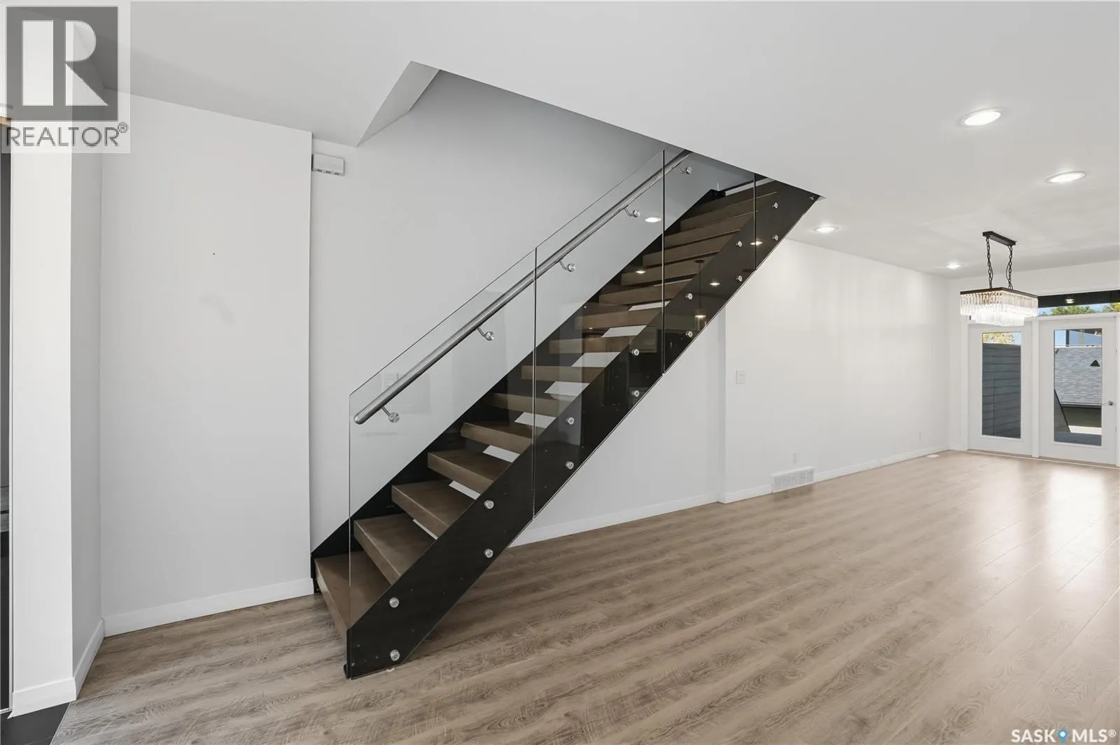 1105 7th STREET E