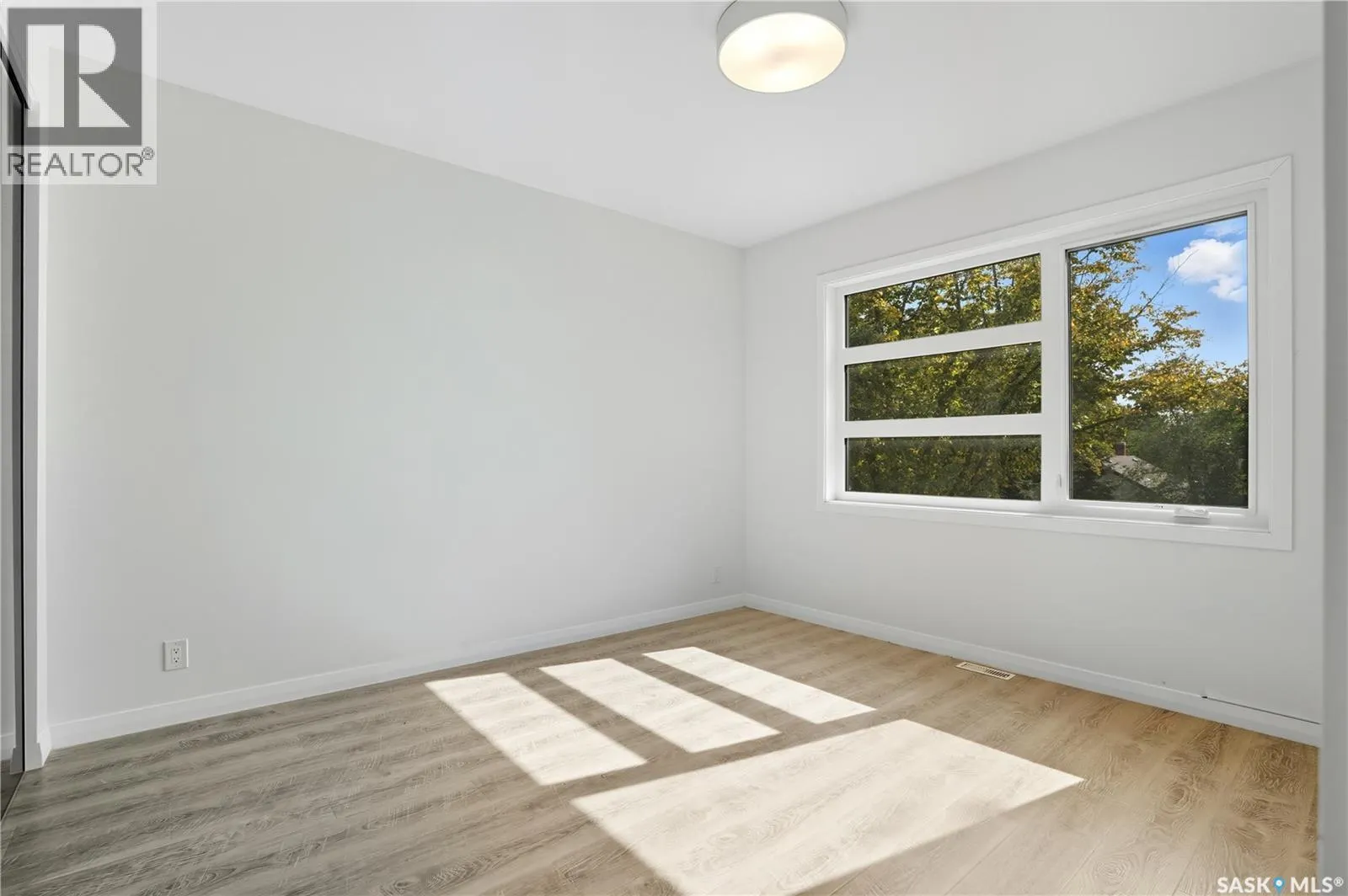 1105 7th STREET E