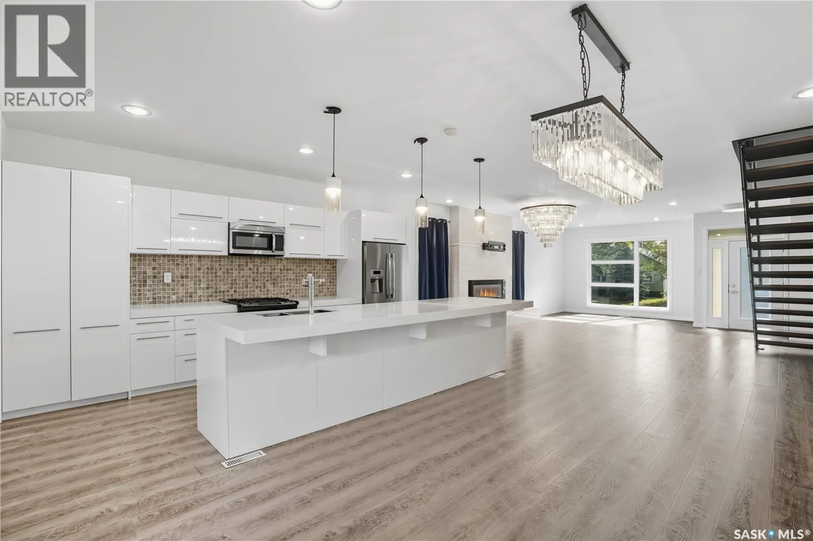 1105 7th STREET E