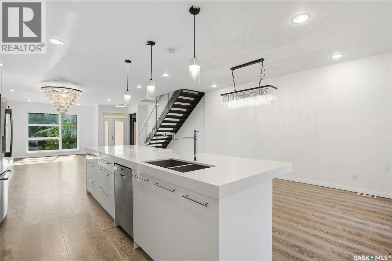 1105 7th STREET E