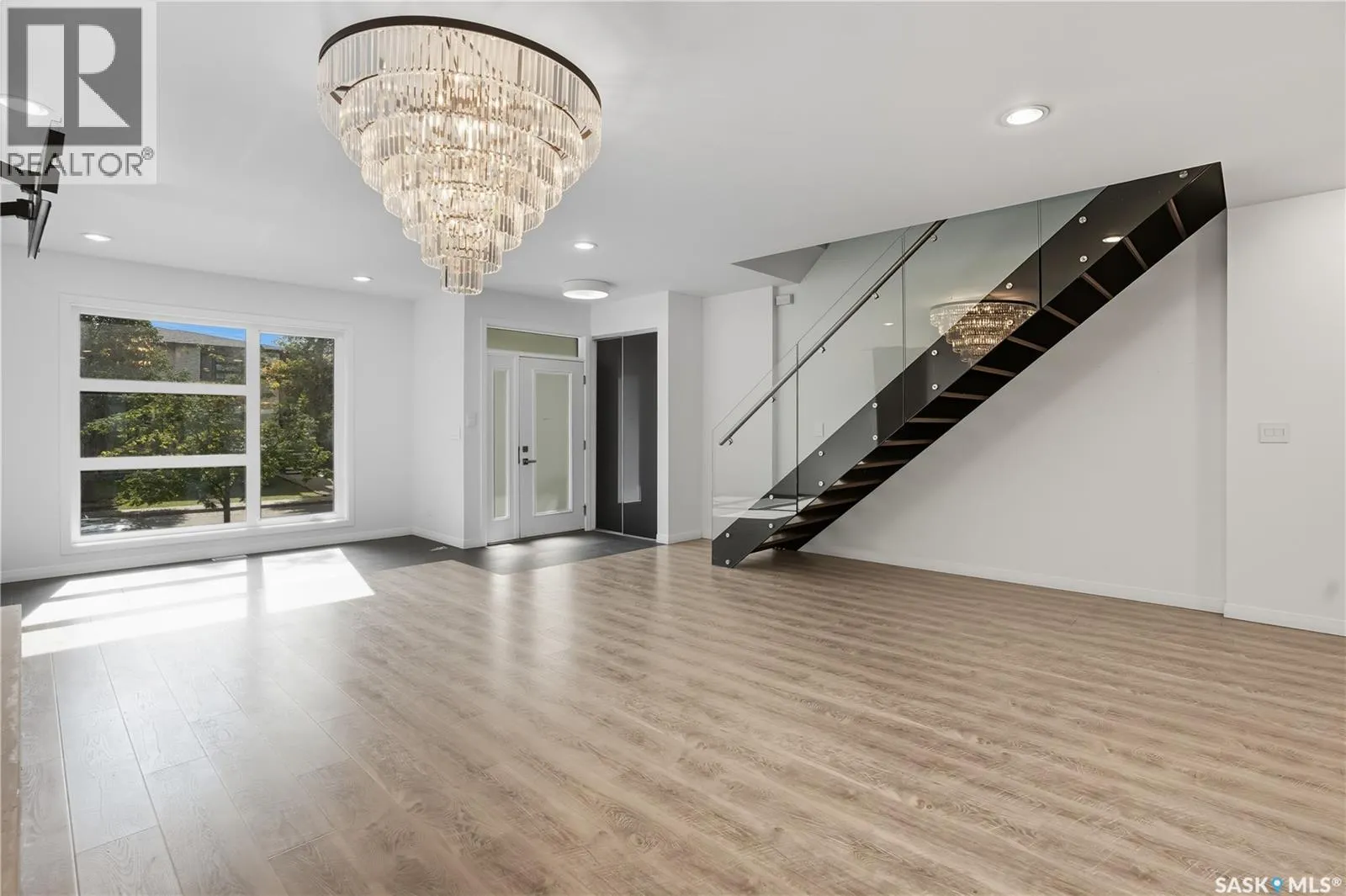 1105 7th STREET E