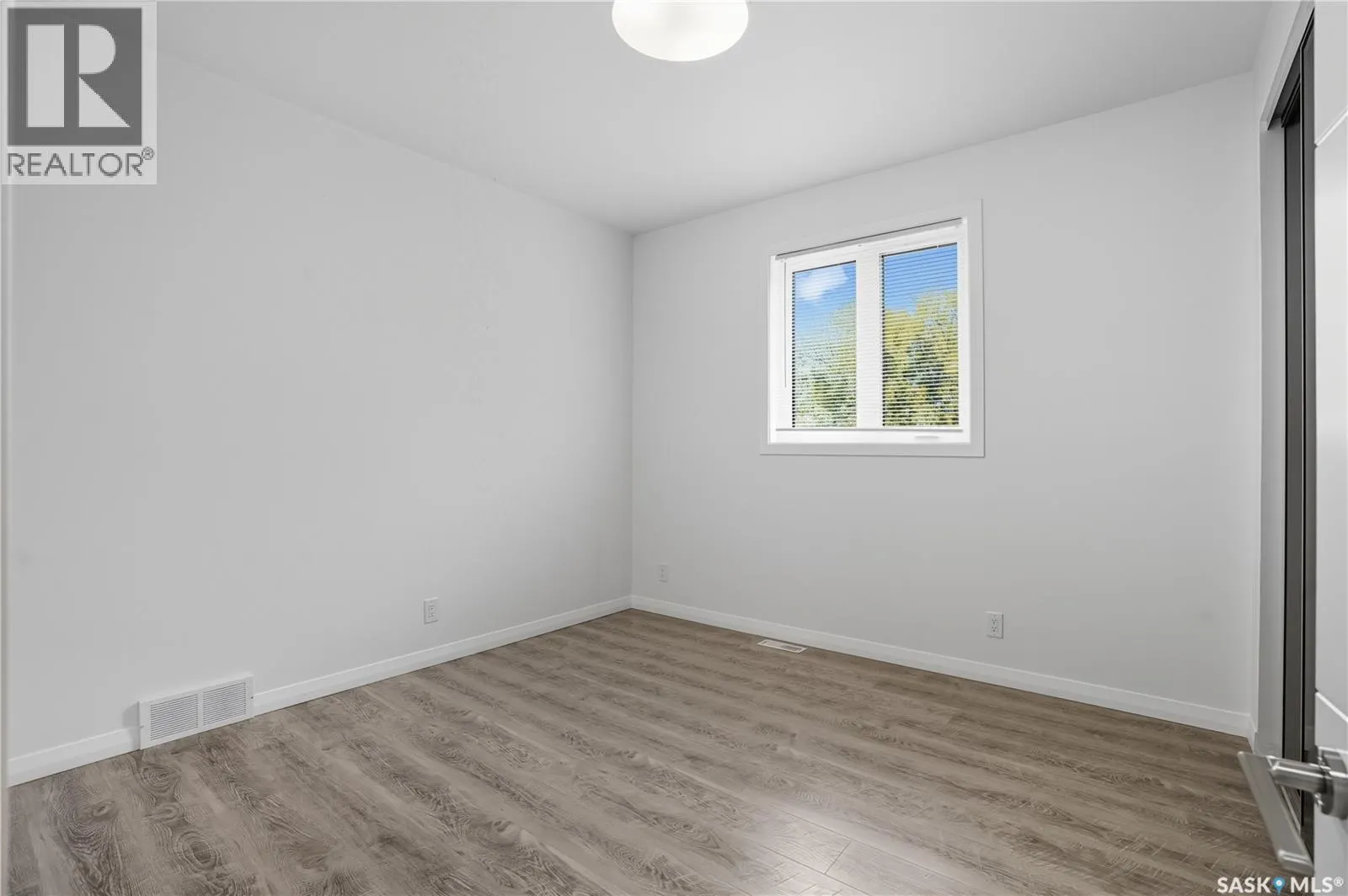 1105 7th STREET E