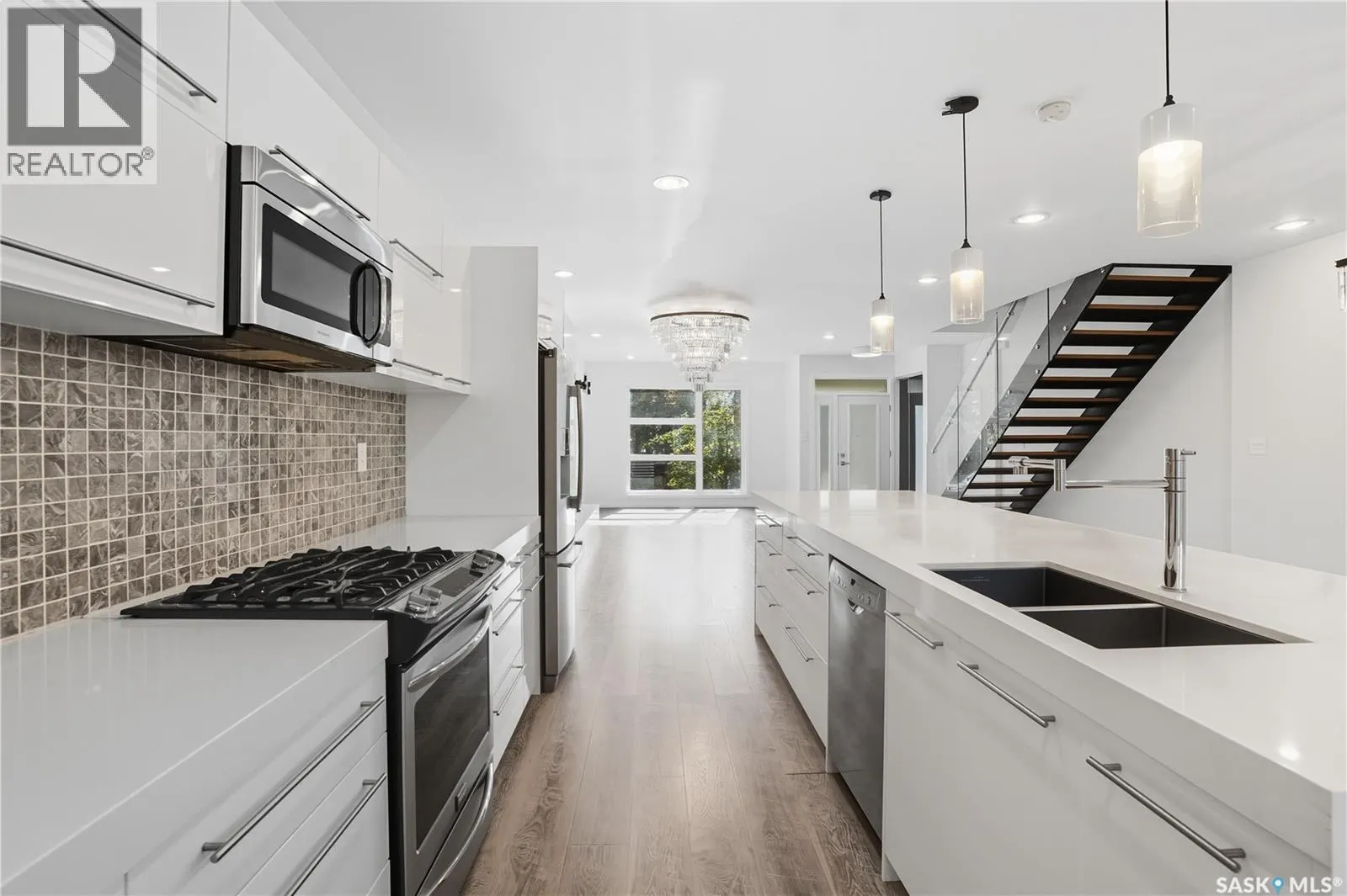 1105 7th STREET E
