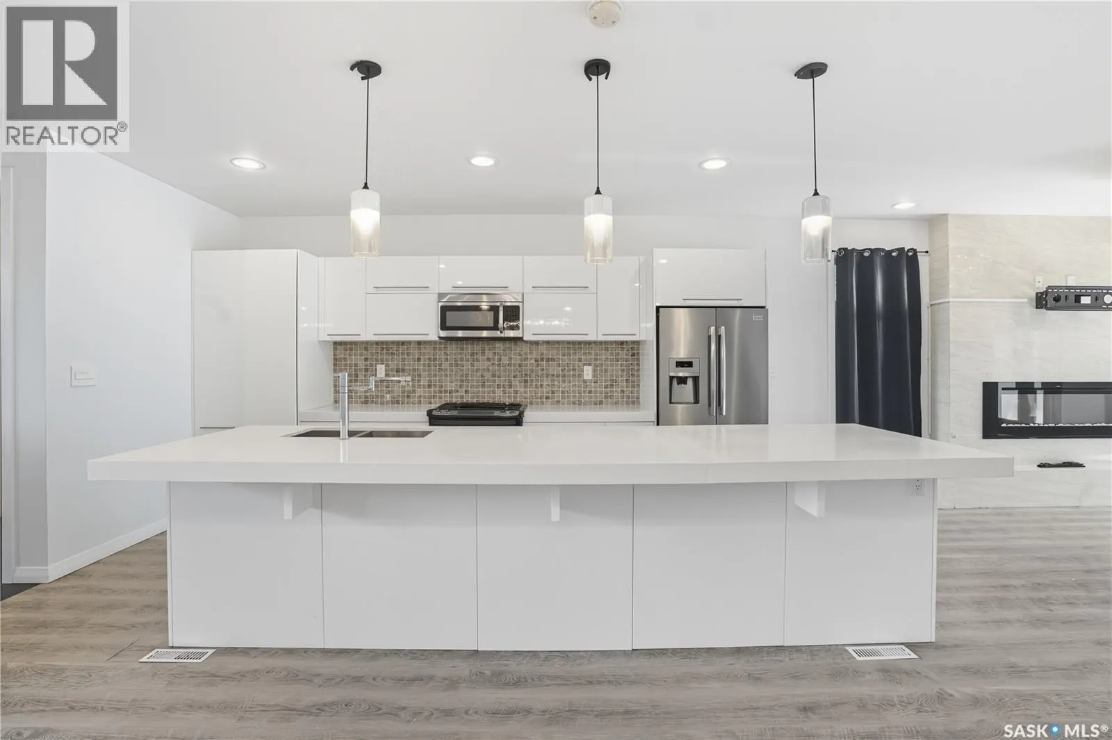 1105 7th STREET E