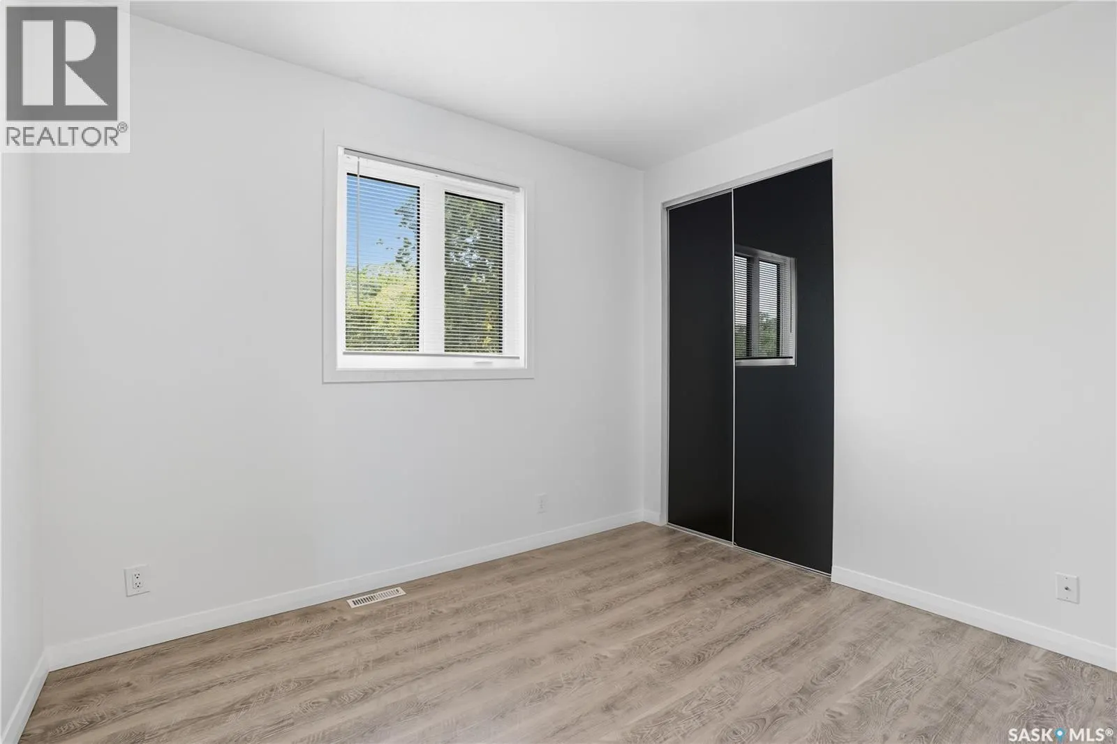 1105 7th STREET E