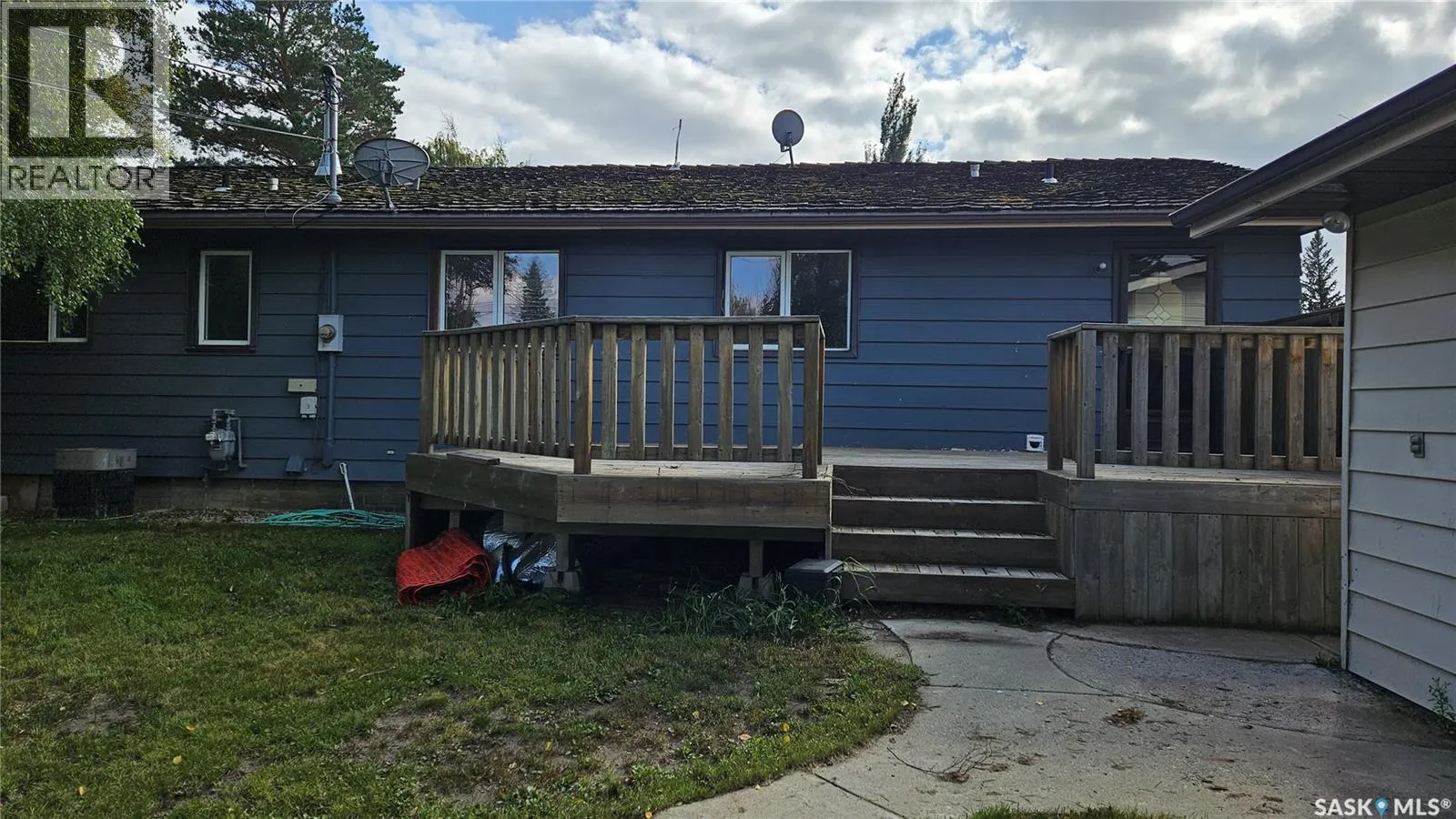 205 1st STREET W