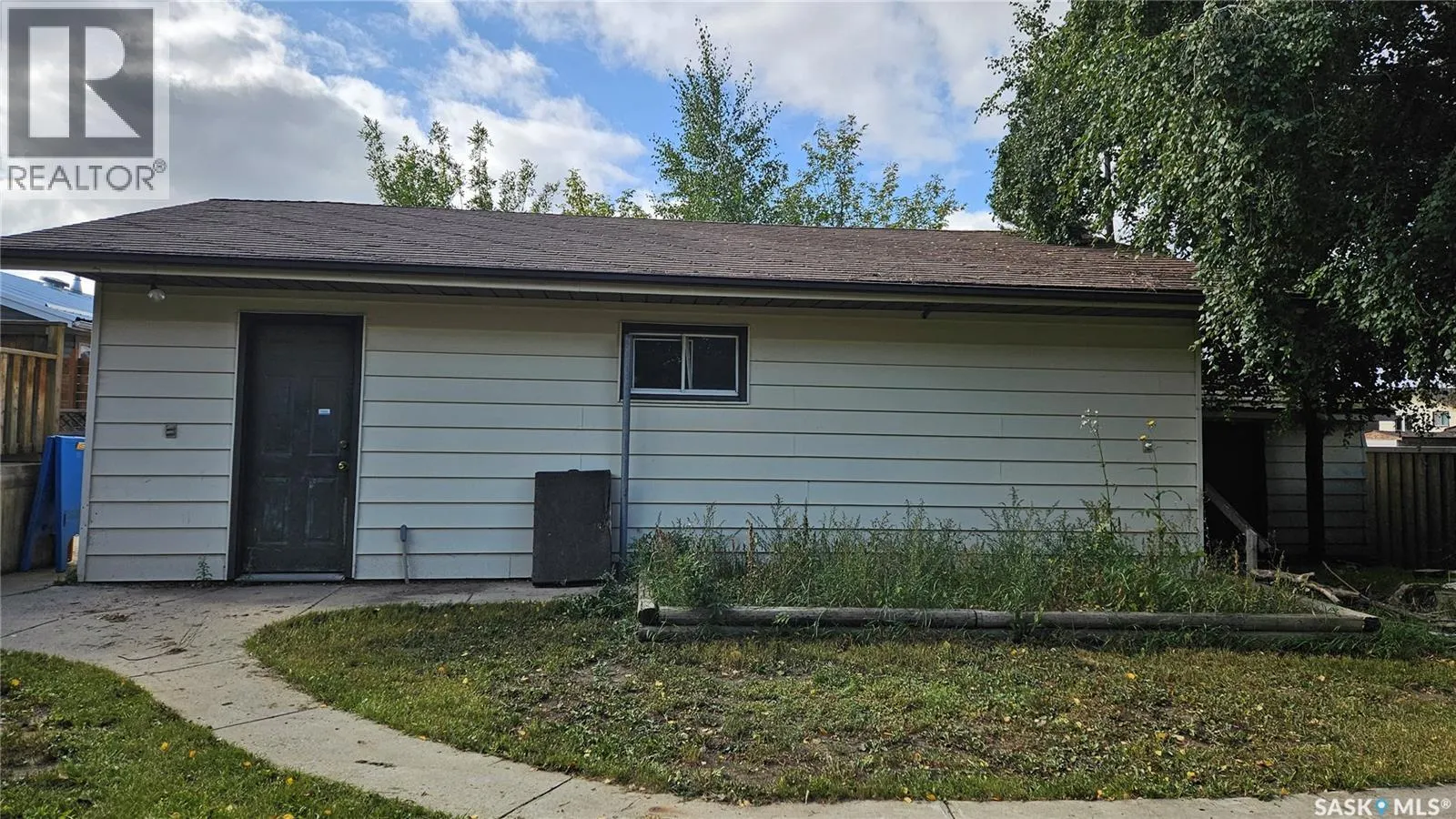 205 1st STREET W