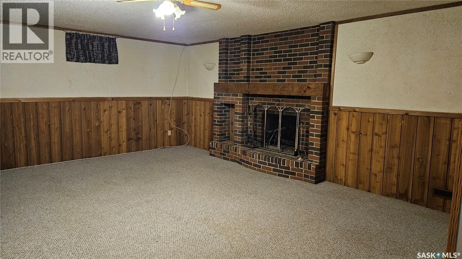 205 1st STREET W