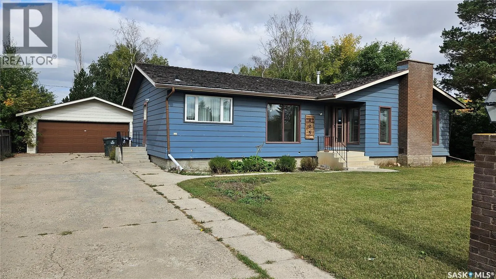 205 1st STREET W