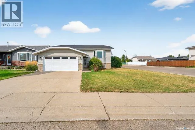 4 Lewry CRESCENT