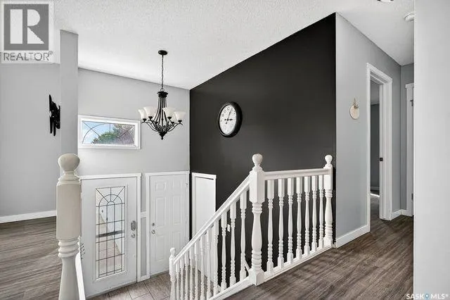 4 Lewry CRESCENT