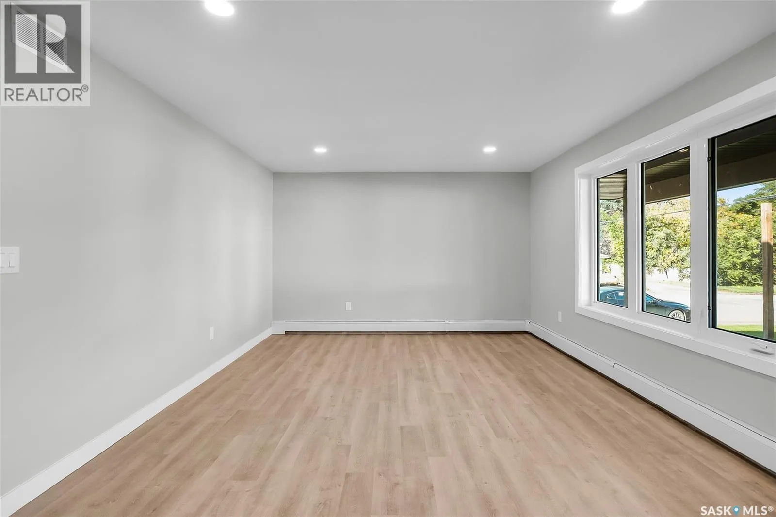 109 318 108th STREET W