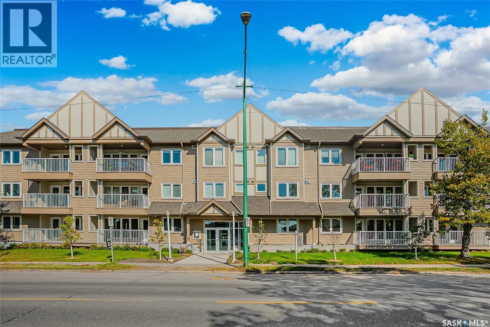 109 318 108th STREET W