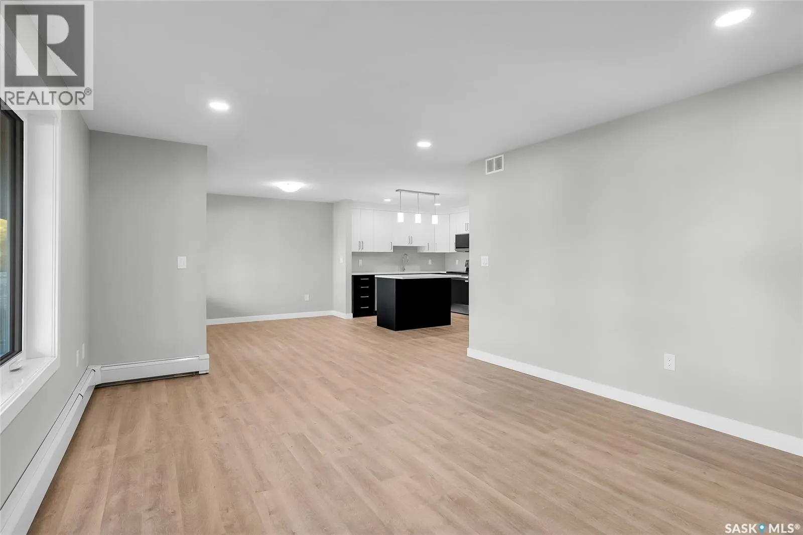 109 318 108th STREET W