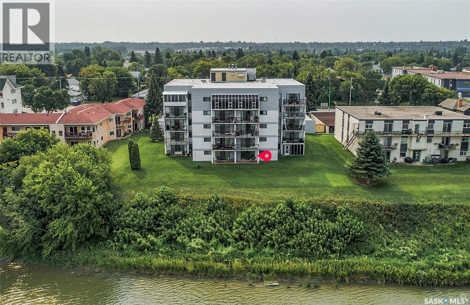 1B 516 River STREET E