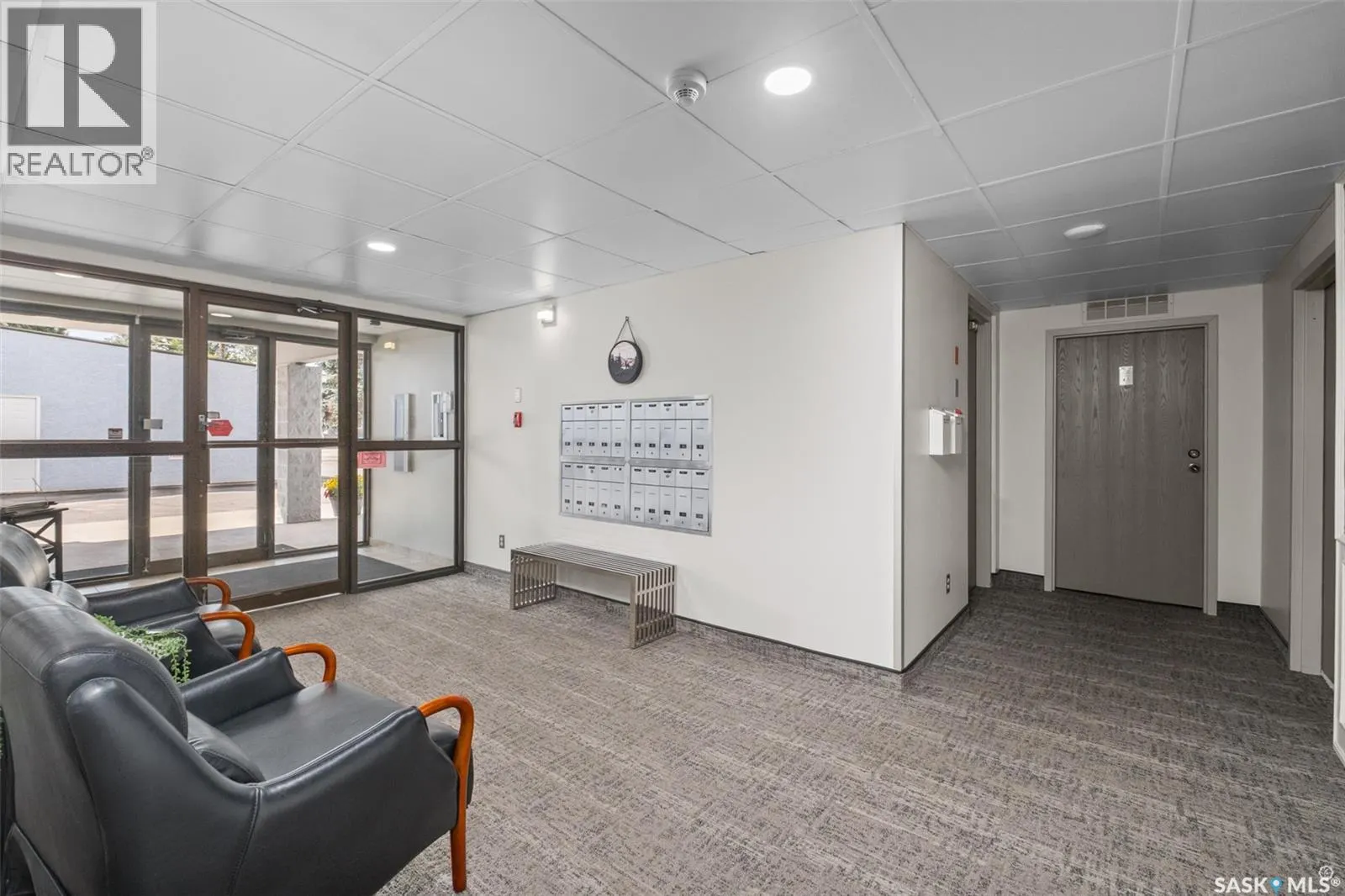 1B 516 River STREET E