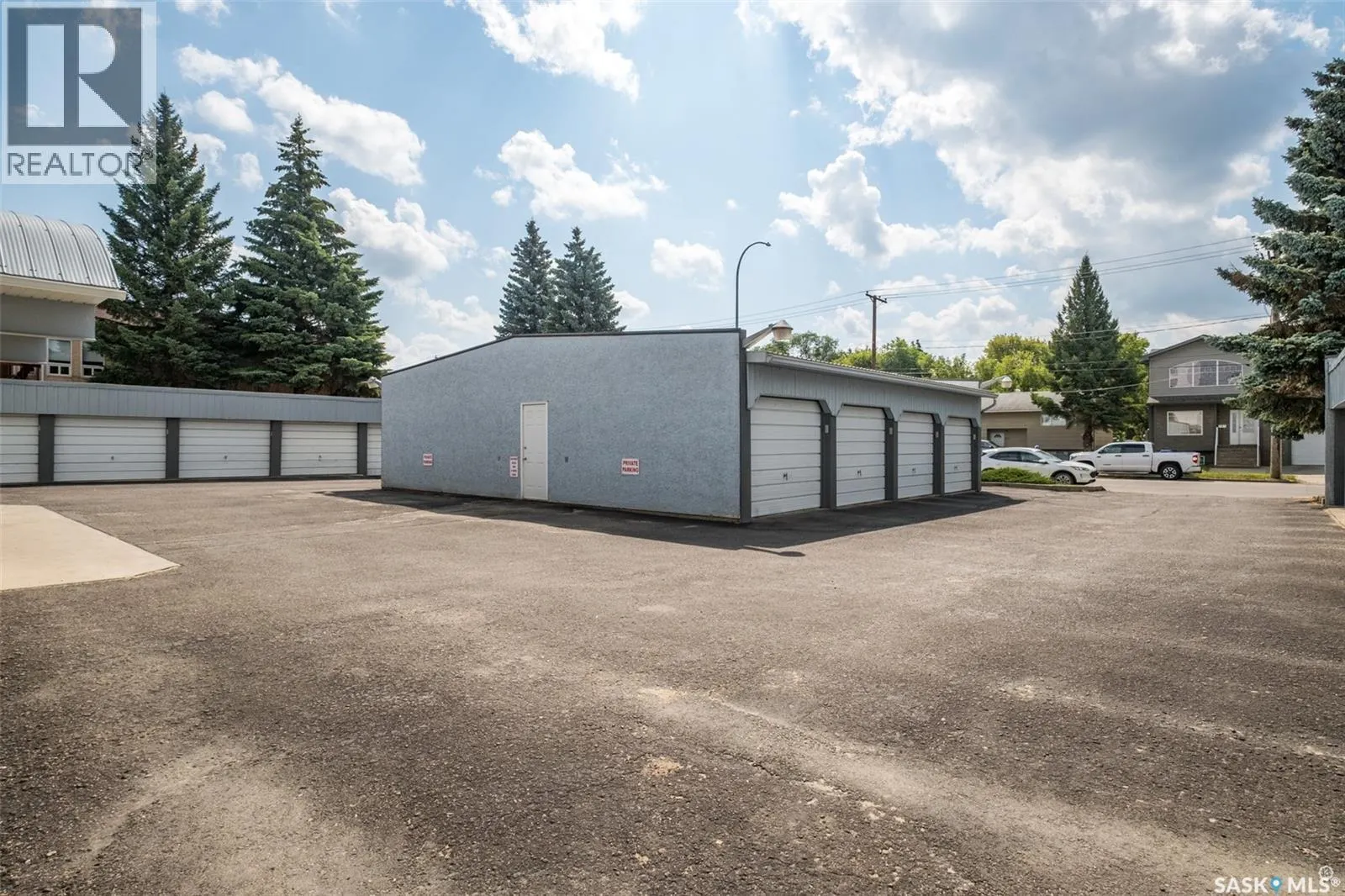 1B 516 River STREET E