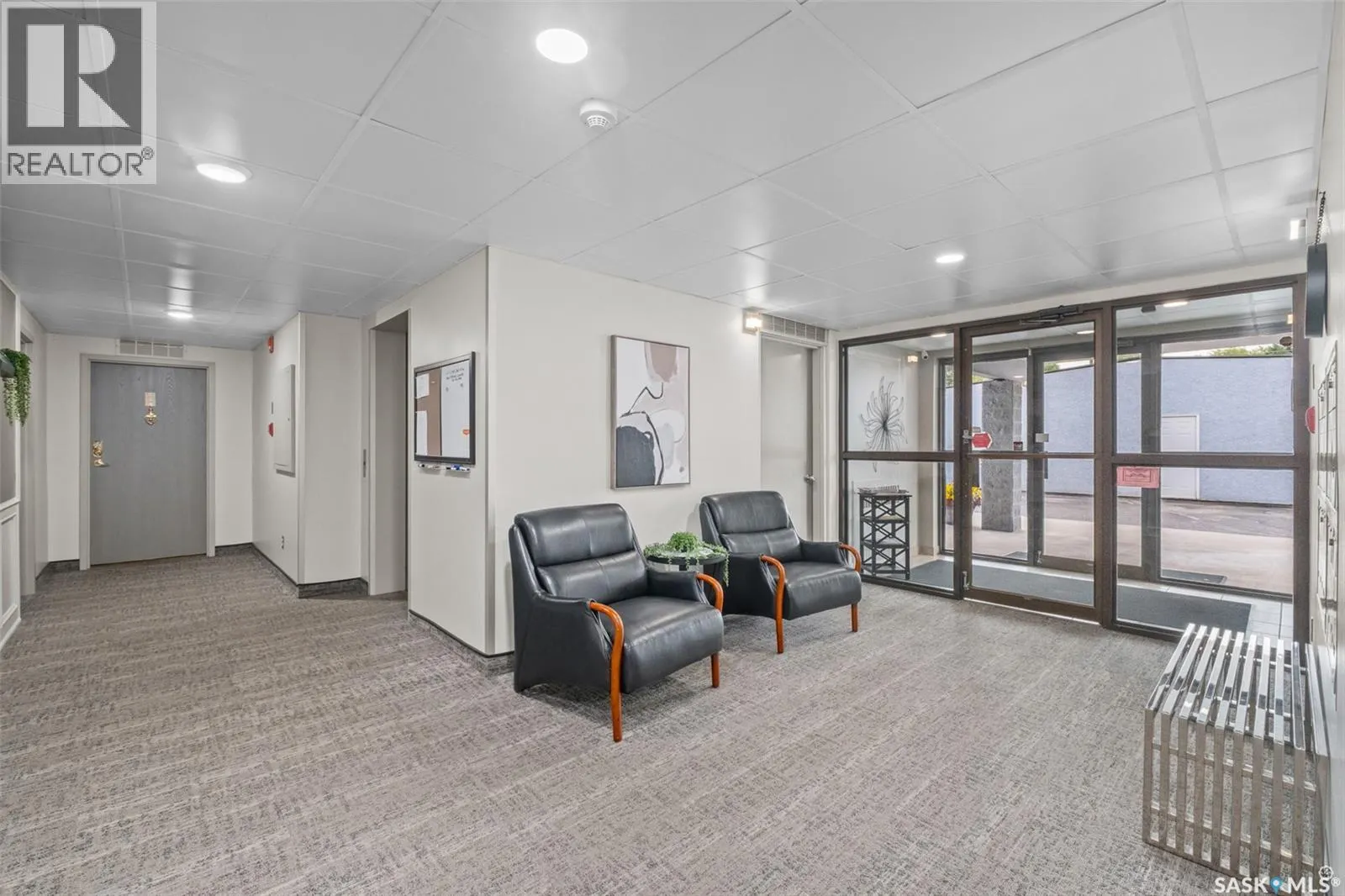 1B 516 River STREET E