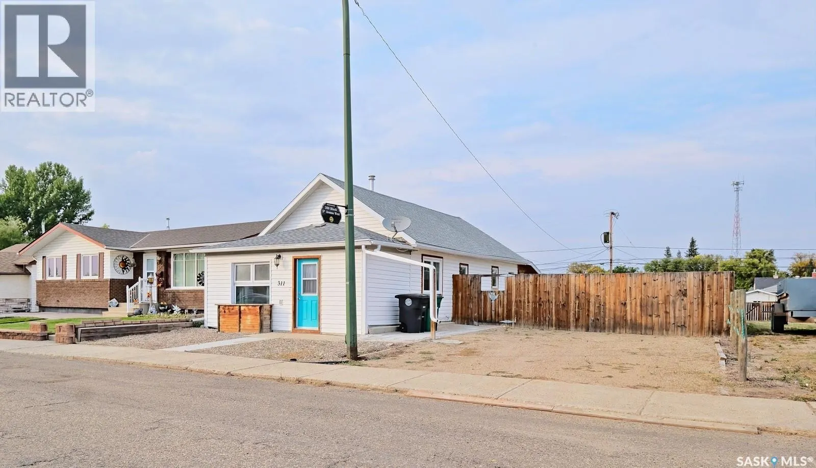 307 5th AVENUE W