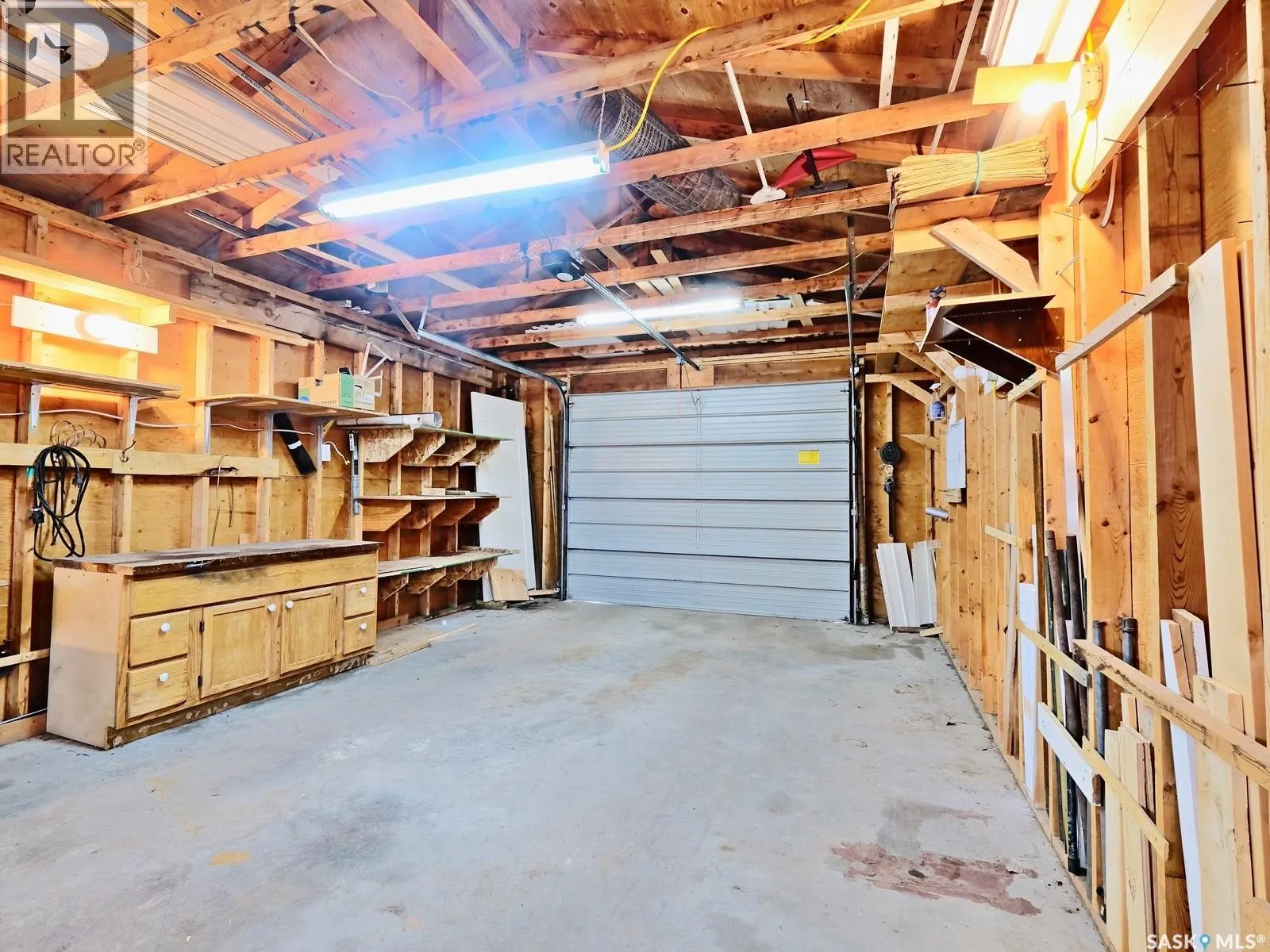 307 5th AVENUE W