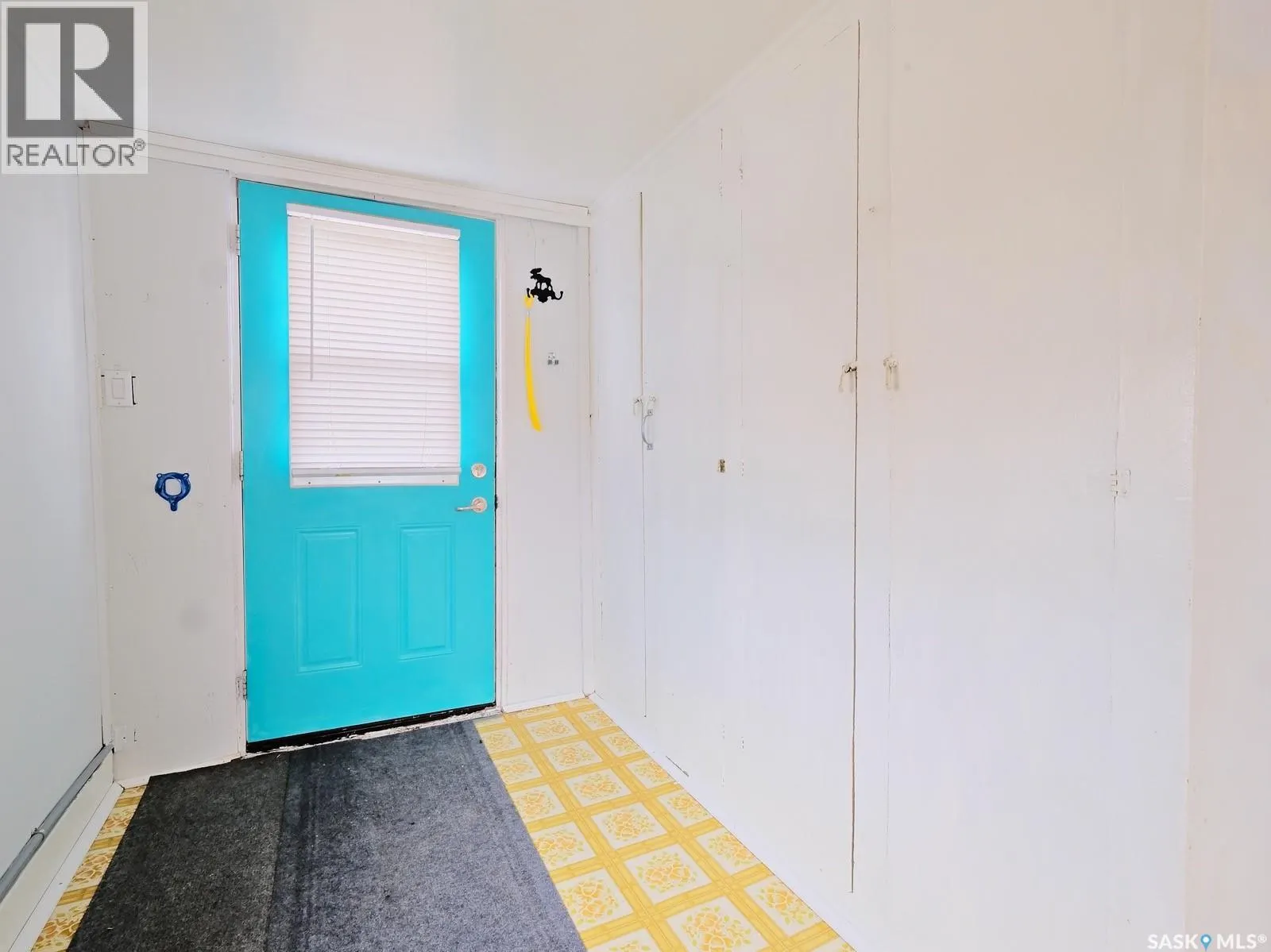 307 5th AVENUE W