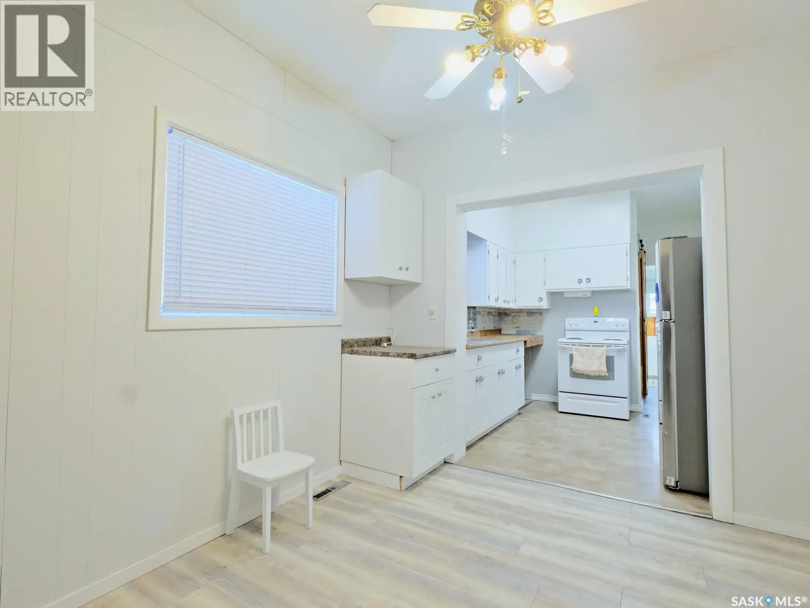 307 5th AVENUE W
