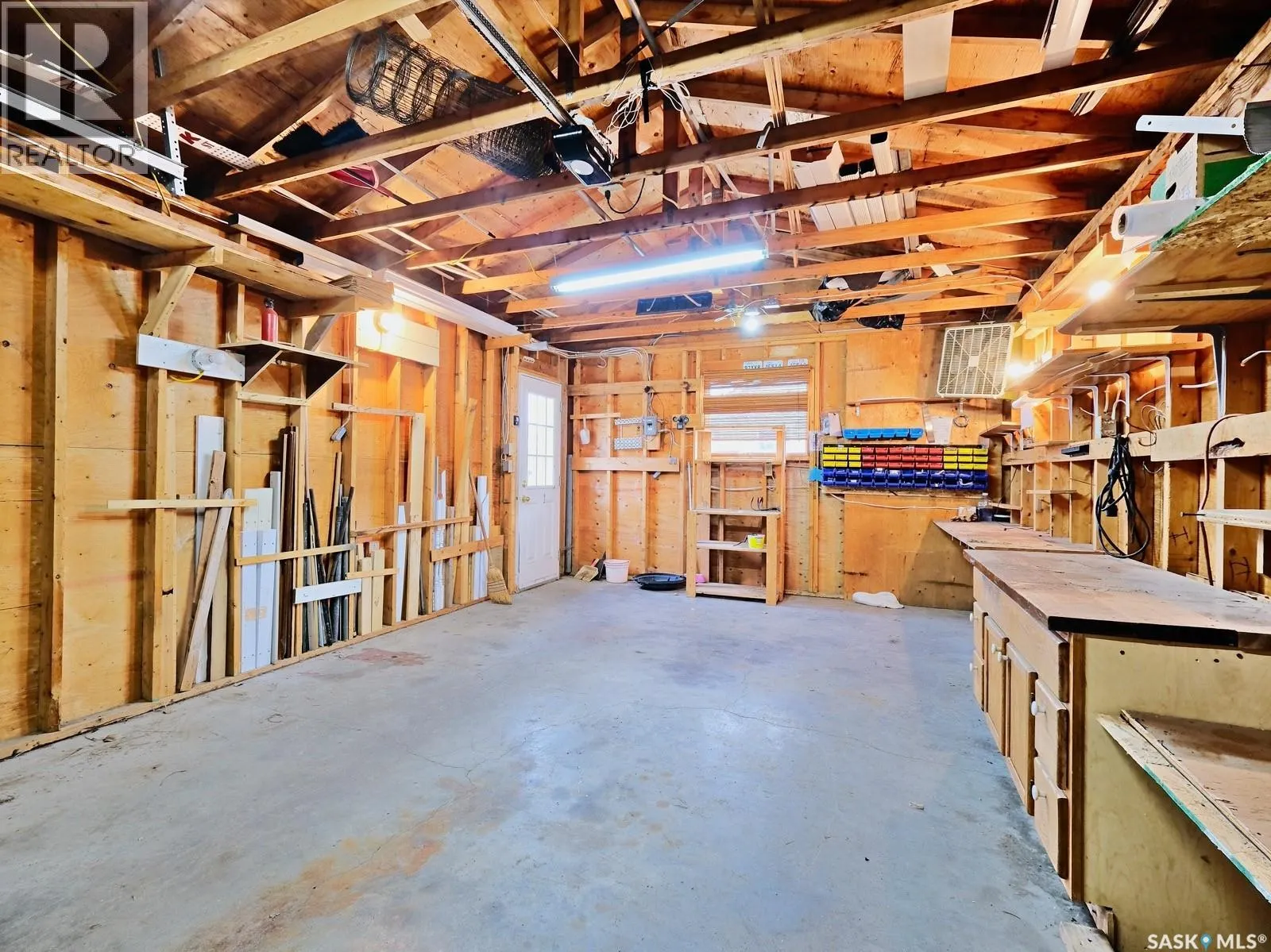 307 5th AVENUE W