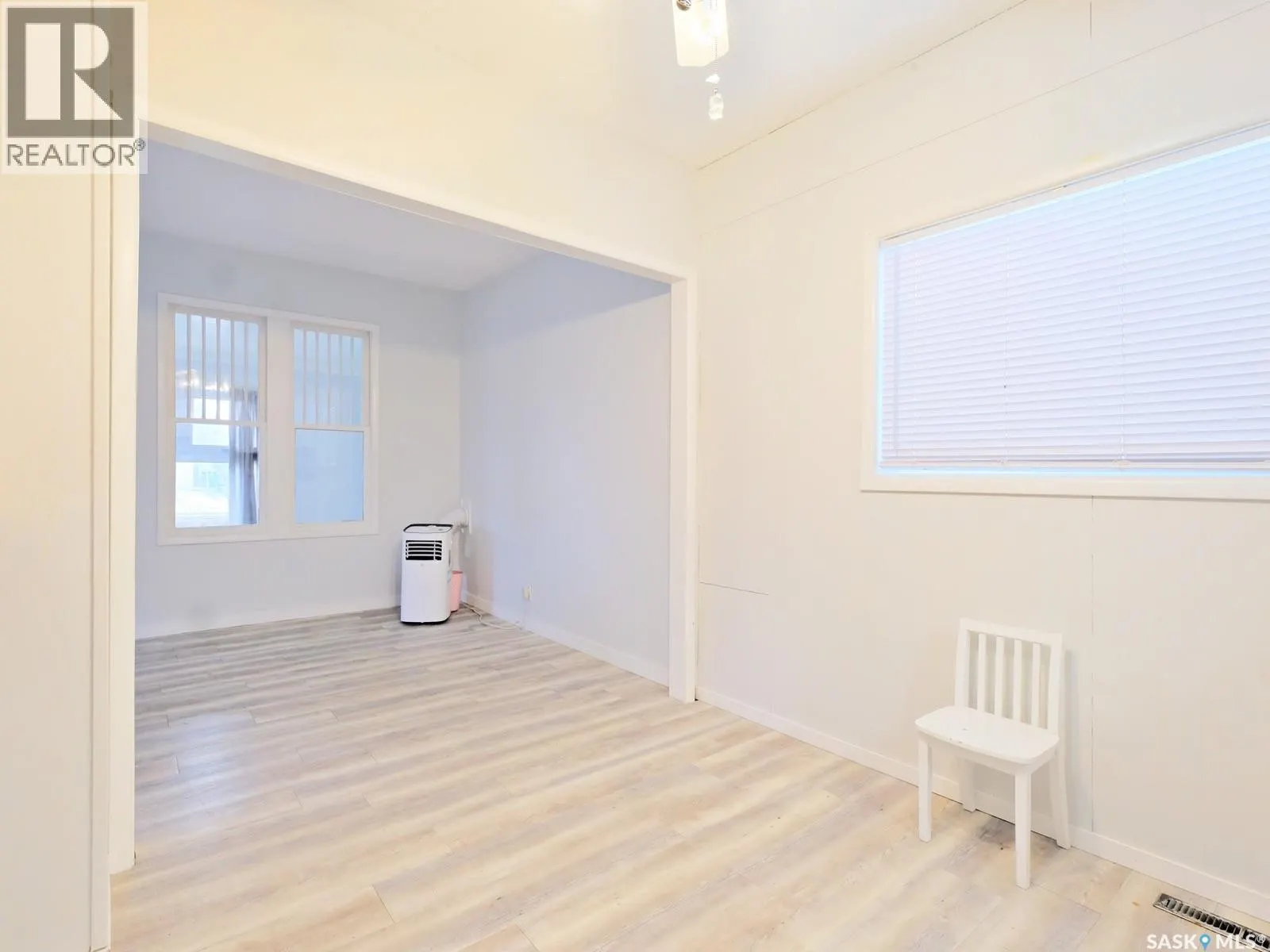 307 5th AVENUE W