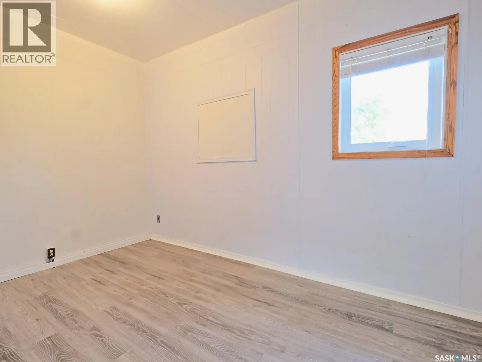 307 5th AVENUE W