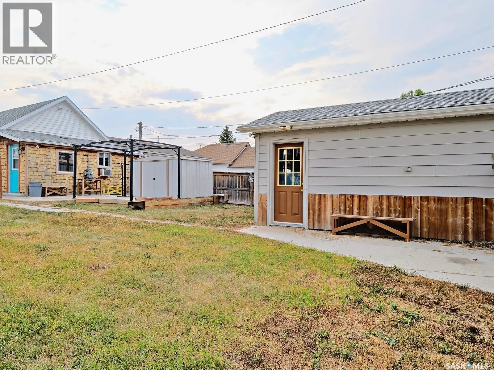 307 5th AVENUE W