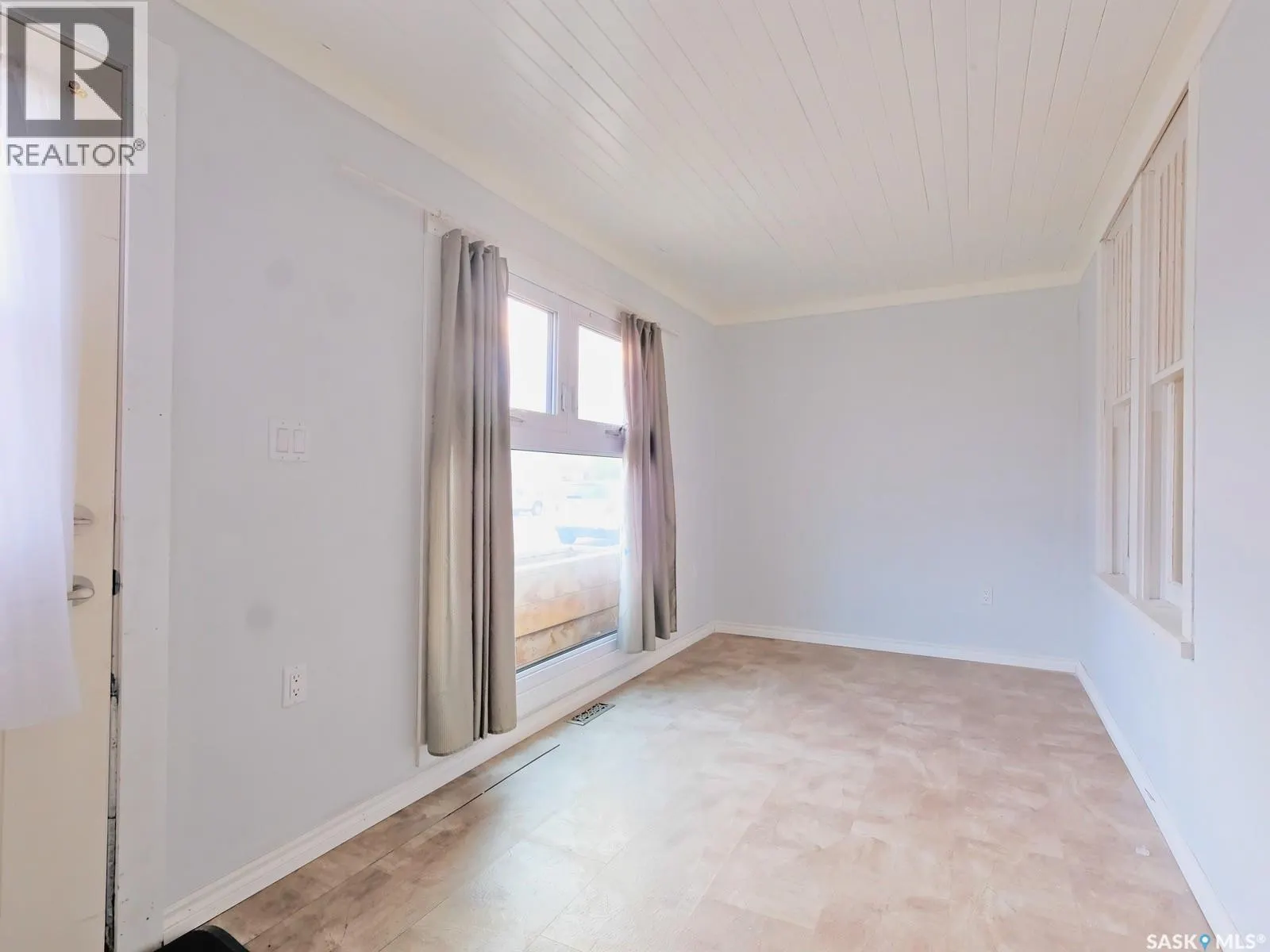 307 5th AVENUE W