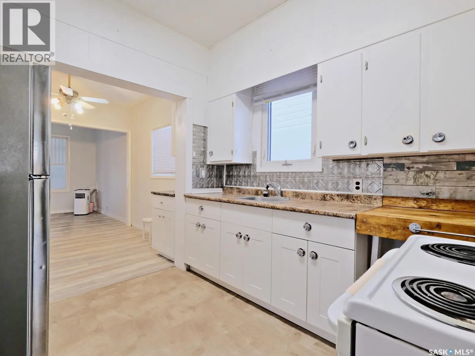 307 5th AVENUE W